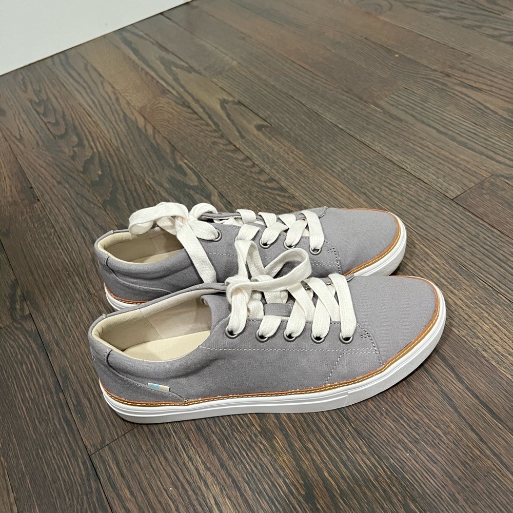 Tom’s Sneakers